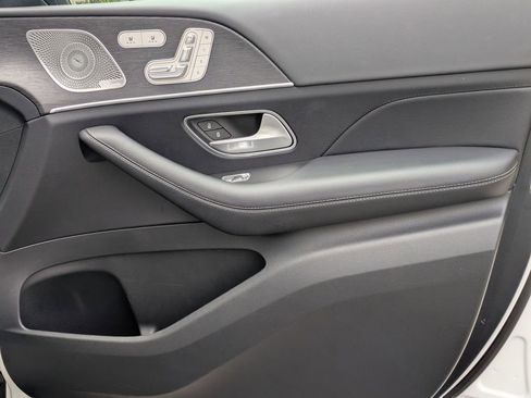 Used 2025 Mercedes-Benz GLS 450 4MATIC image 34