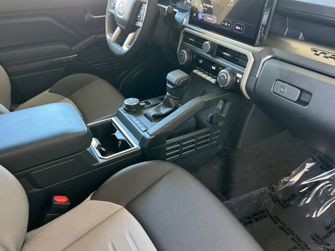 Certified 2026 Toyota Tacoma TRD Off-Road AWD/4WD image 15