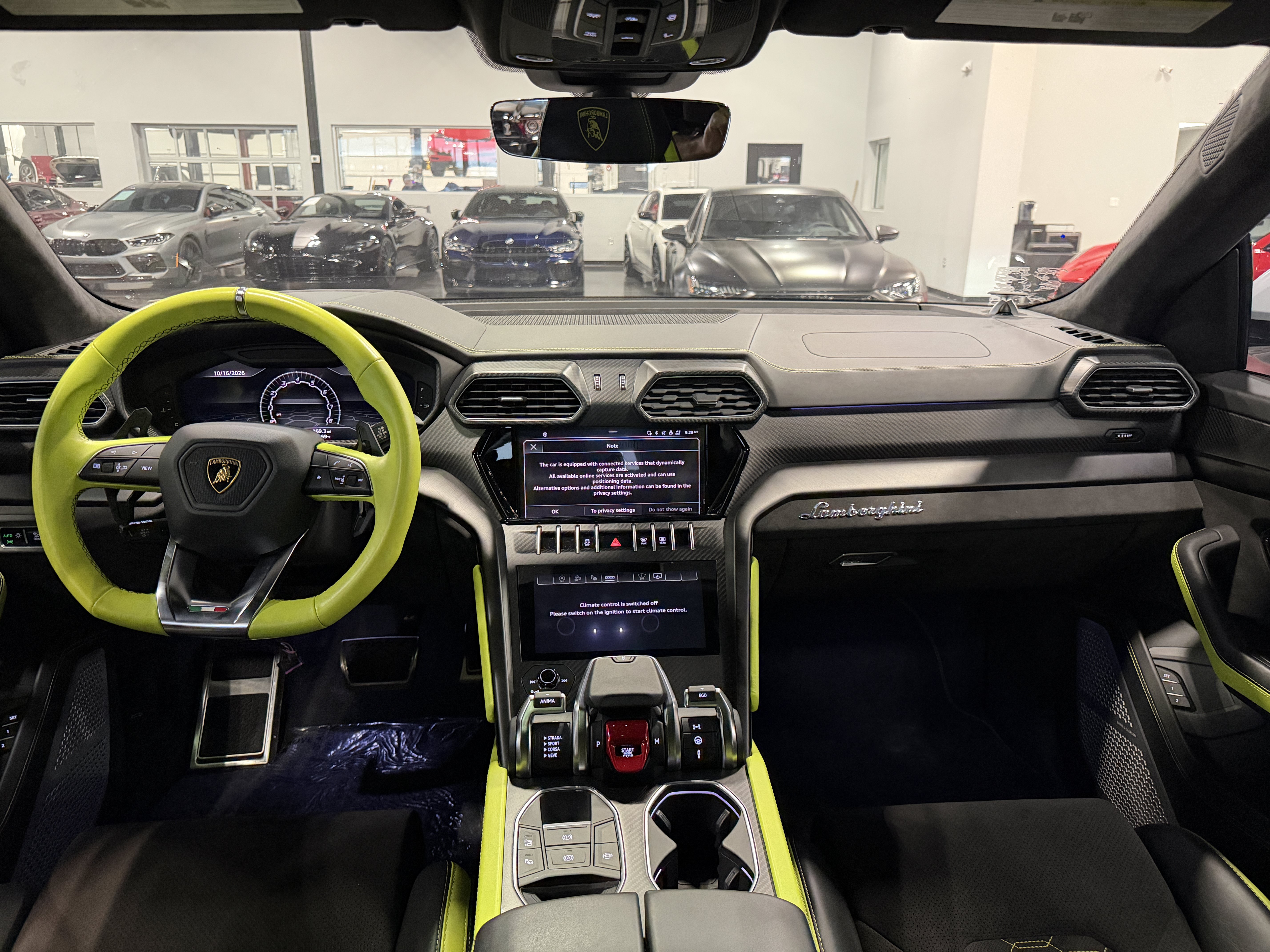 Used 2022 Lamborghini Urus AWD/4WD image 11