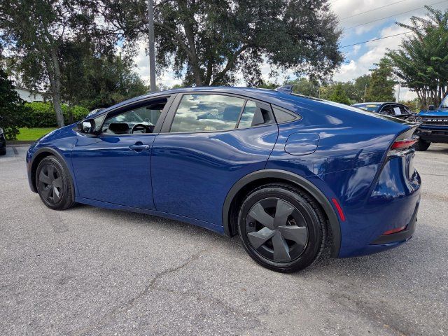 Used 2024 Toyota Prius LE FWD image 5