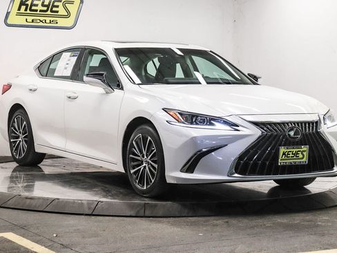Used 2025 Lexus ES 300h w/ Premium Package FWD image 5