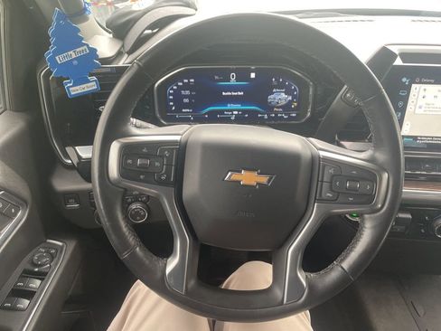 Used 2022 Chevrolet Silverado 1500 LT AWD/4WD image 18