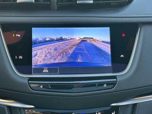 Used 2025 Cadillac XT6 Luxury image 33