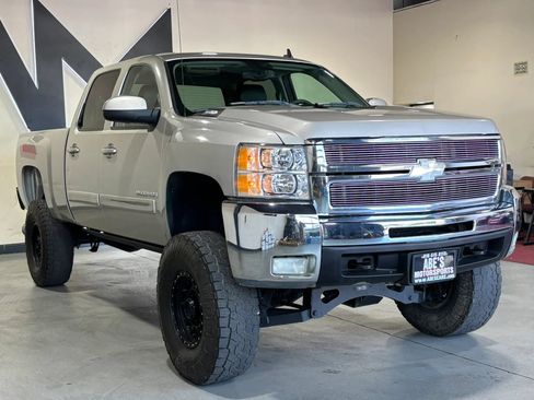 Used 2007 Chevrolet Silverado 2500 LTZ w/ Safety Package AWD/4WD image 2
