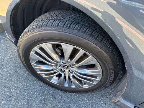 Used 2021 Toyota Venza Limited AWD/4WD image 8