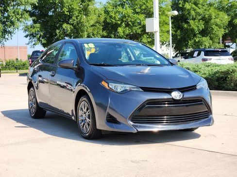 Used 2018 Toyota Corolla SE FWD image 3