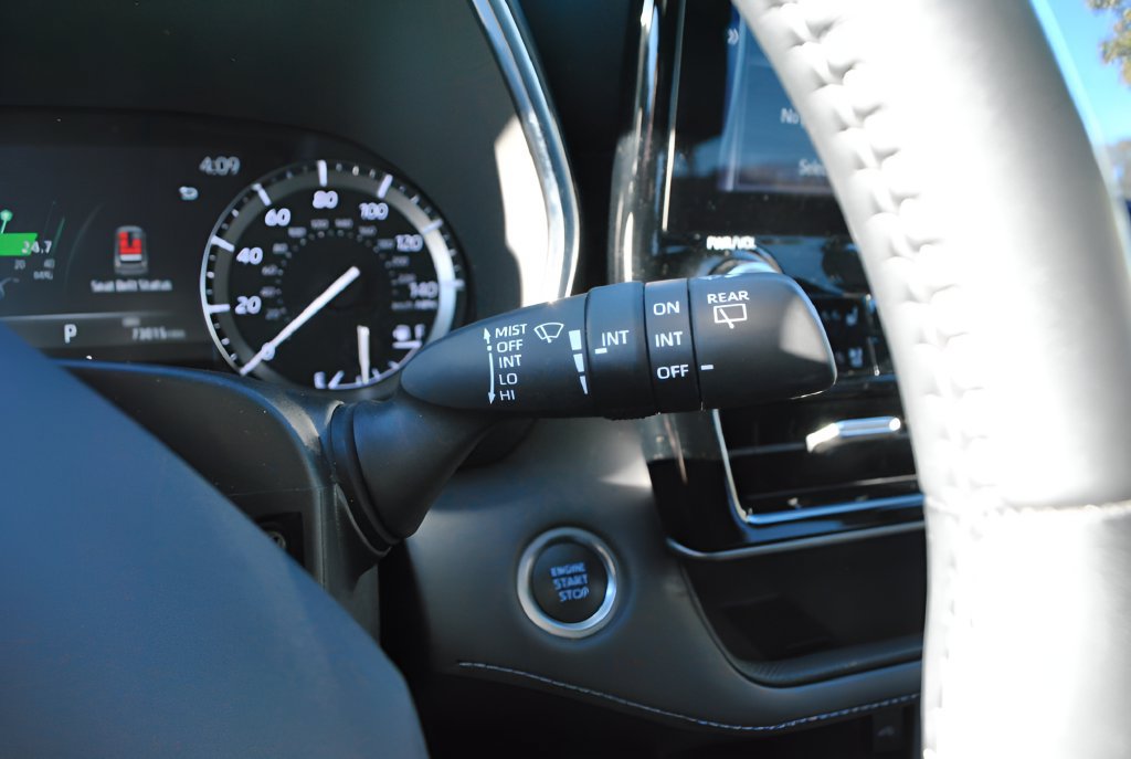 Certified 2021 Toyota Highlander Limited AWD/4WD image 9