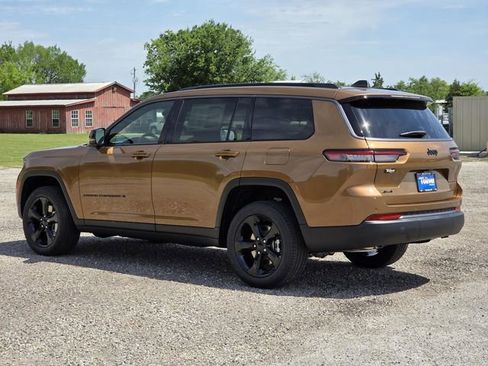 New 2026 Jeep Grand Cherokee L Limited w/ Limited Altitude Package AWD/4WD image 4