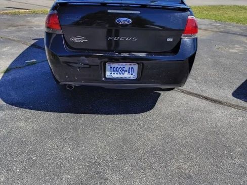 Used 2010 Ford Focus SE FWD image 4