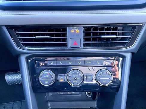 Used 2024 Volkswagen Taos SE image 17