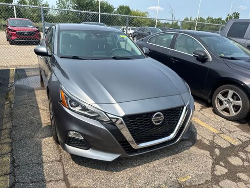 Used 2022 Nissan Altima 2.5 SV FWD image 5