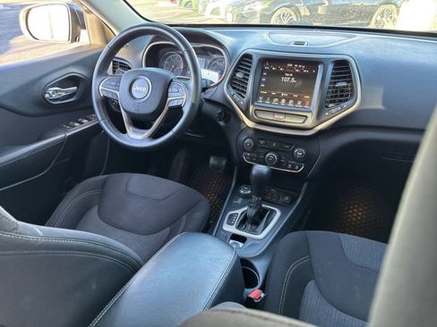 Used 2016 Jeep Cherokee Latitude w/ Cold Weather Group image 20