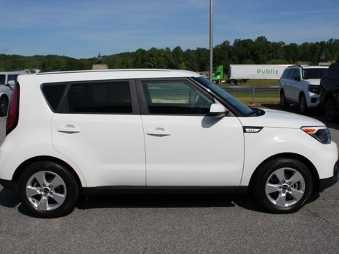 Used 2019 Kia Soul FWD image 5