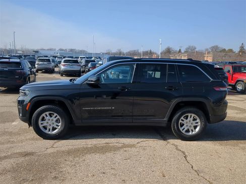 Used 2023 Jeep Grand Cherokee Laredo w/ Luxury Tech Group I image 11