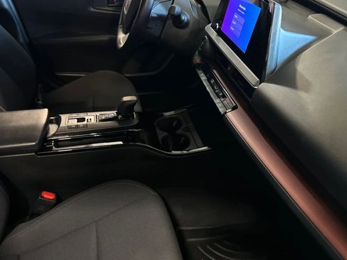 Used 2024 Toyota Prius Prime FWD image 18