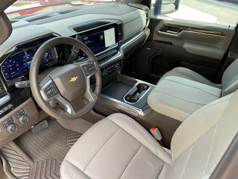 Used 2025 Chevrolet Silverado 2500 LTZ w/ LTZ Premium Package AWD/4WD image 10
