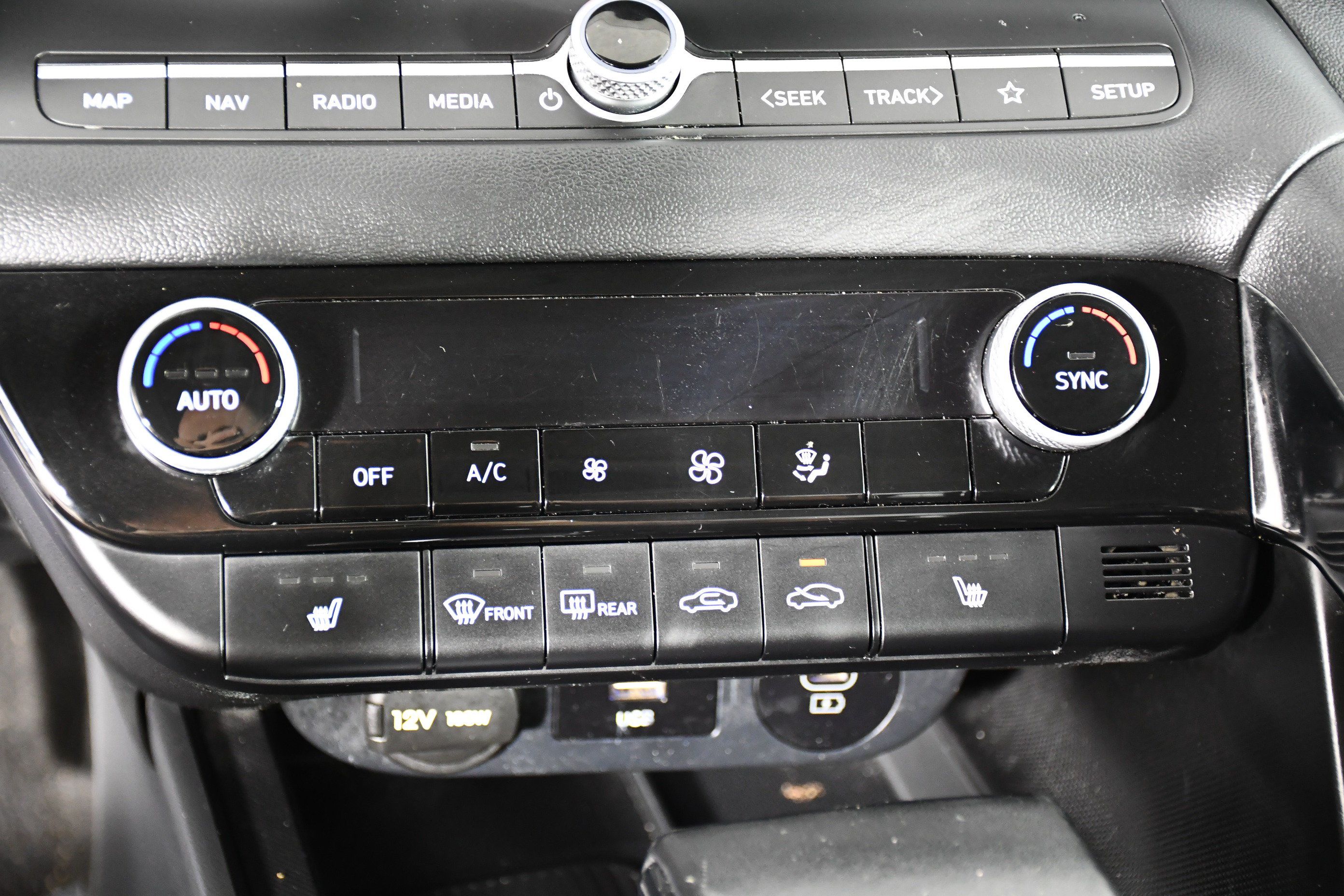 Used 2025 Hyundai Elantra Limited FWD image 19