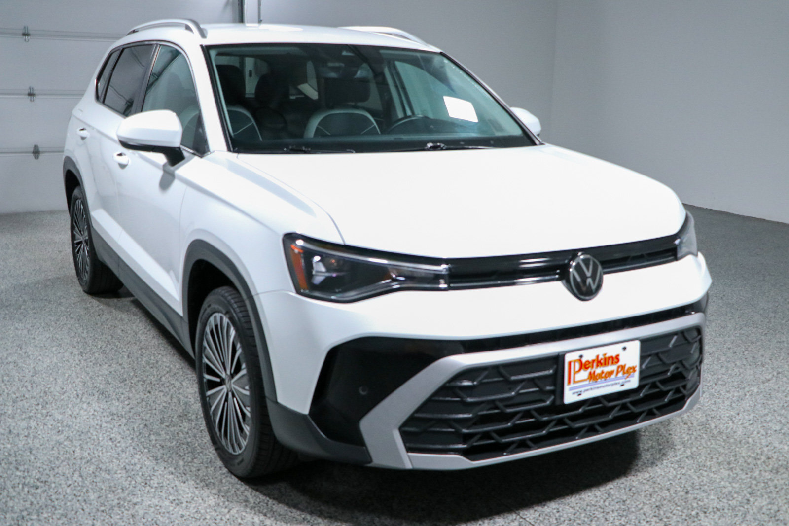 Used 2025 Volkswagen Taos SE FWD image 5