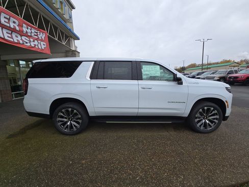 New 2026 Chevrolet Suburban High Country image 2