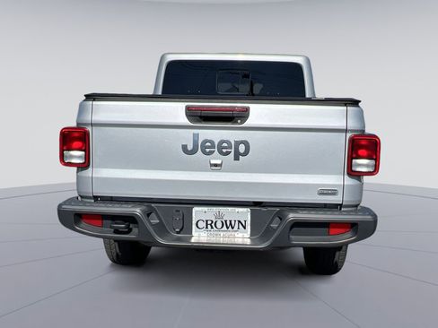Used 2023 Jeep Gladiator Overland image 8