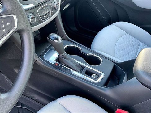 Used 2018 Chevrolet Equinox LS FWD image 15