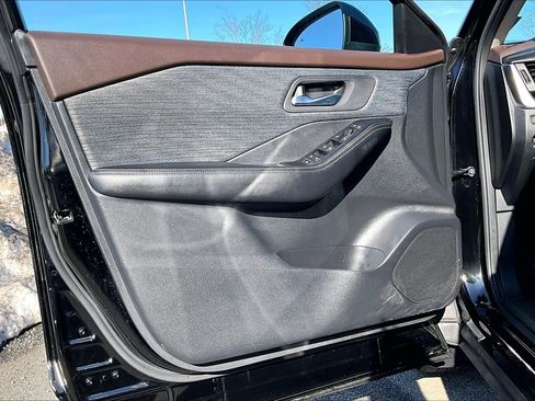 Used 2023 Nissan Rogue SV image 21