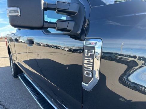 Used 2022 Ford F250 XL w/ STX Appearance Package image 9