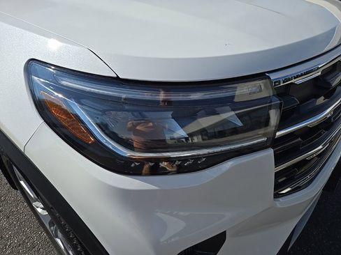 New 2025 Ford Explorer Active w/ Active Comfort Package image 33