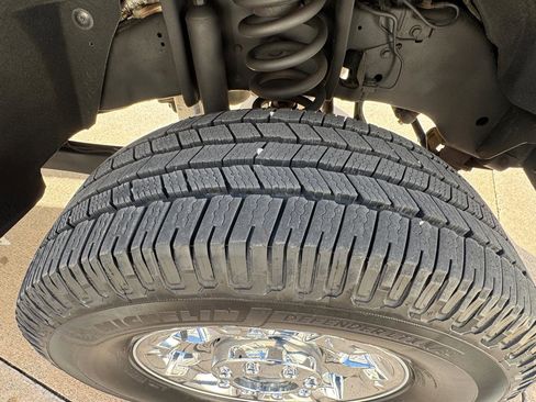 Used 2015 Ford F350 XLT w/ XLT Premium Package image 32