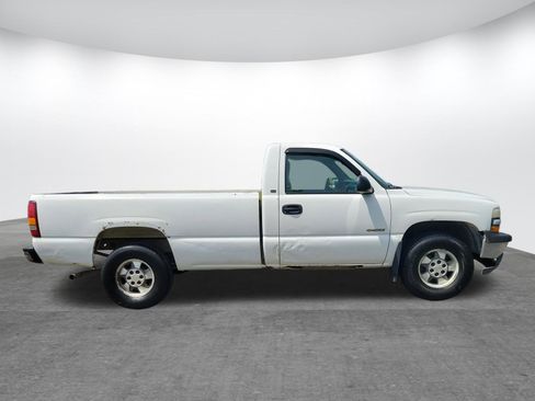 Used 2001 Chevrolet Silverado 1500 4x4 Regular Cab w/ Firm Ride Suspension Pkg image 2