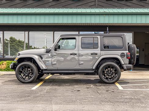 Used 2023 Jeep Wrangler Unlimited Sahara AWD/4WD image 6