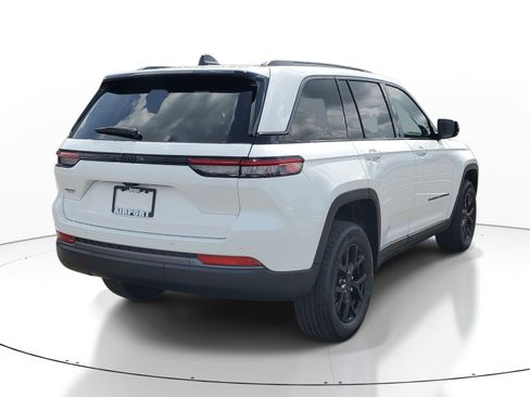 New 2026 Jeep Grand Cherokee Altitude RWD image 4