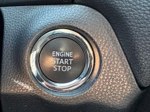 Used 2020 Toyota RAV4 XLE w/ Convenience Package FWD image 24