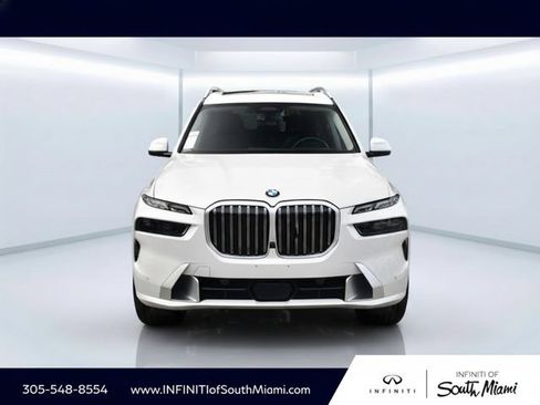 Used 2025 BMW X7 xDrive40i AWD/4WD image 2