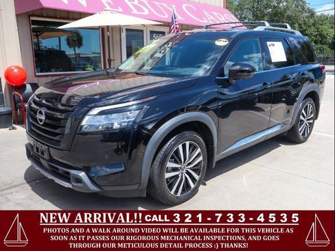 Used 2024 Nissan Pathfinder Platinum FWD image 1