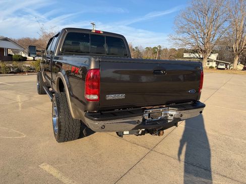 Used 2005 Ford F250 Lariat image 4