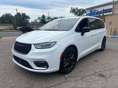 Used 2025 Chrysler Pacifica Limited