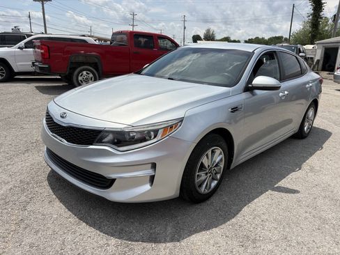 Used 2017 Kia Optima LX FWD image 4