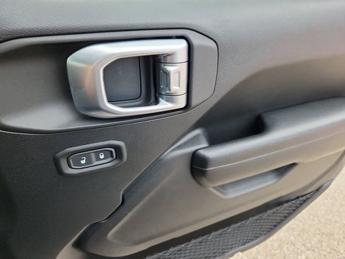 Used 2020 Jeep Wrangler Sport image 15