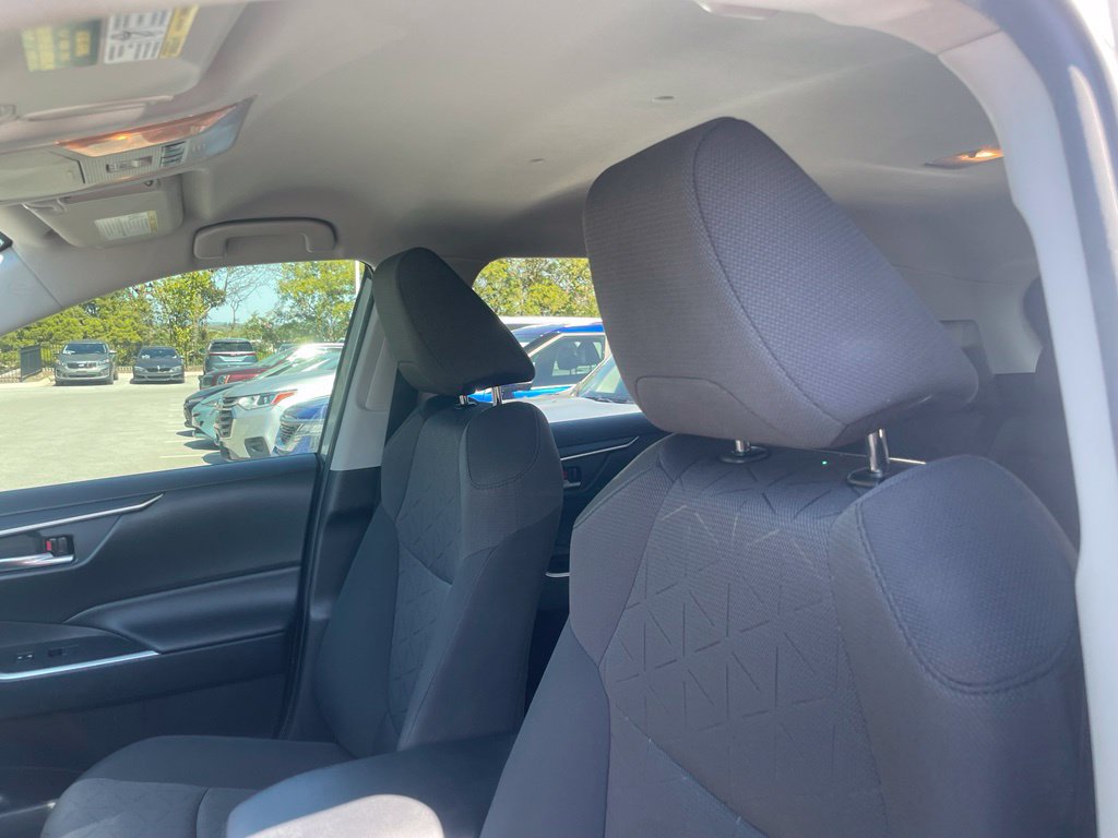 Used 2021 Toyota RAV4 XLE AWD/4WD image 21