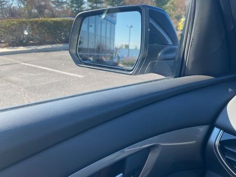 Used 2023 Chevrolet Traverse LT image 35