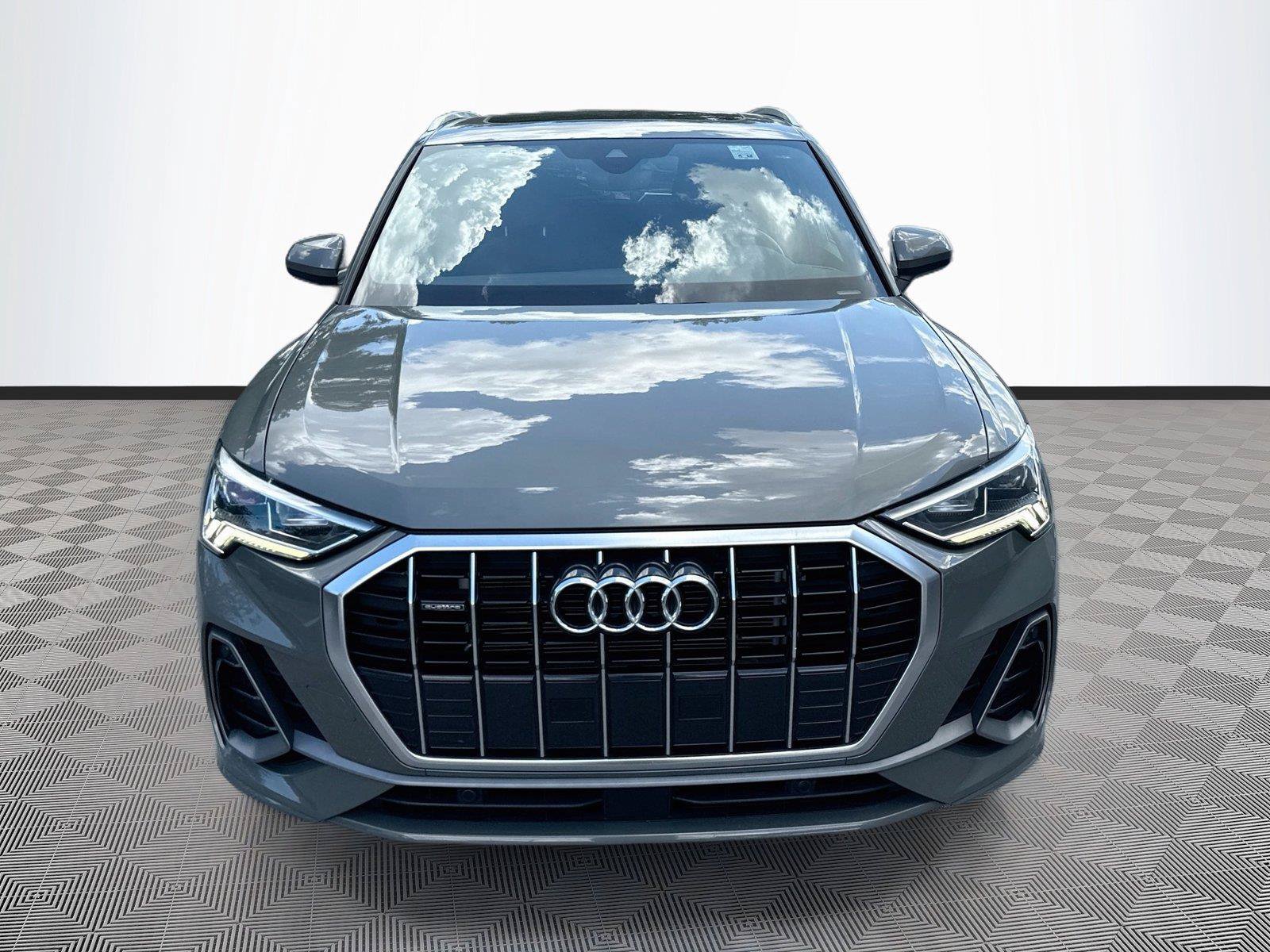 Used 2023 Audi Q3 2.0T Premium w/ Convenience Package AWD/4WD image 2