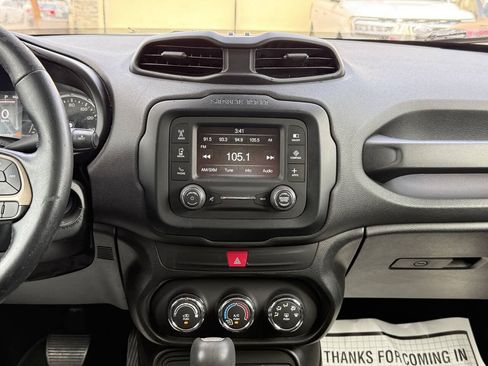 Used 2016 Jeep Renegade Latitude FWD image 17