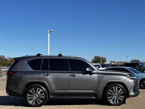 Used 2024 Lexus LX 600 4WD w/ Luxury Package image 3