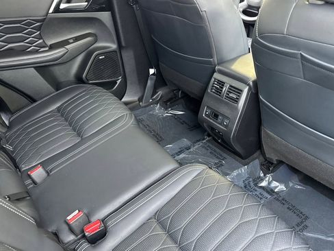 Used 2025 Mitsubishi Outlander SEL image 32