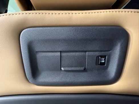 Used 2025 Land Rover Discovery Dynamic SE image 29