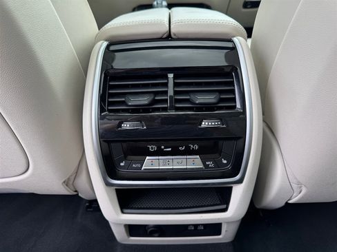 Used 2020 BMW X7 M50i AWD/4WD image 27