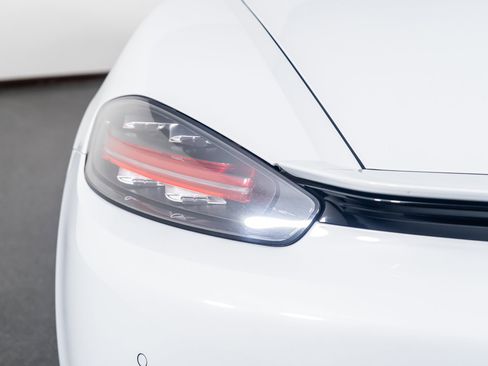 Used 2022 Porsche 718 Boxster S image 13