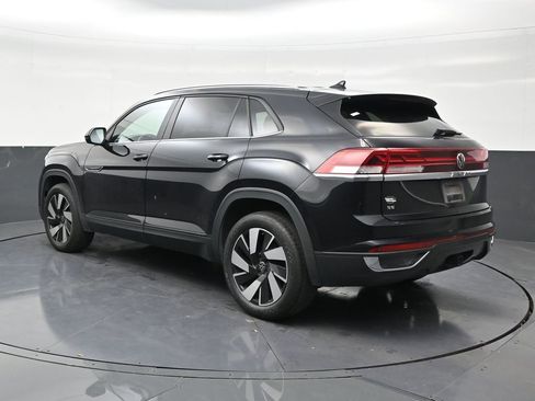 Used 2024 Volkswagen Atlas Cross Sport SE FWD image 3