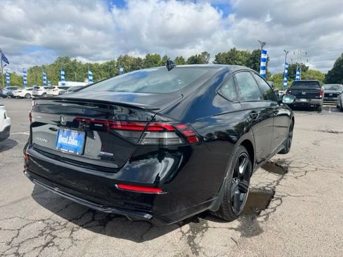 Used 2025 Honda Accord Sport image 2